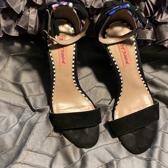 Betsey Johnson Rako - Picture 3 of 11